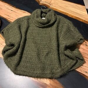 Lou & Grey Alpaca Blend Chunky Eyelash Yarn Sweater Olive Green Soft Oversized